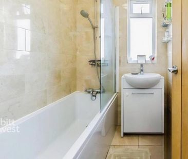 1 bedroom in a flat share to rent - Photo 1