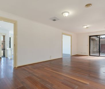 Charming 3-Bedroom Home in Roxburgh Park - Photo 3