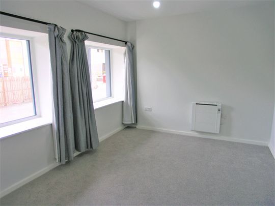 High Street, Kingswinford - Photo 1