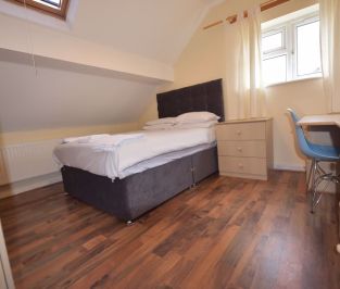 10 bedroom House in Otley Road, Leeds - Photo 4