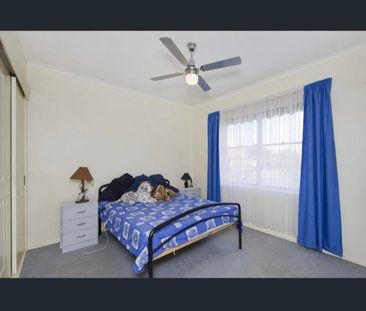 35 Whittaker Av, Laverton, Vic 3028 - Photo 6