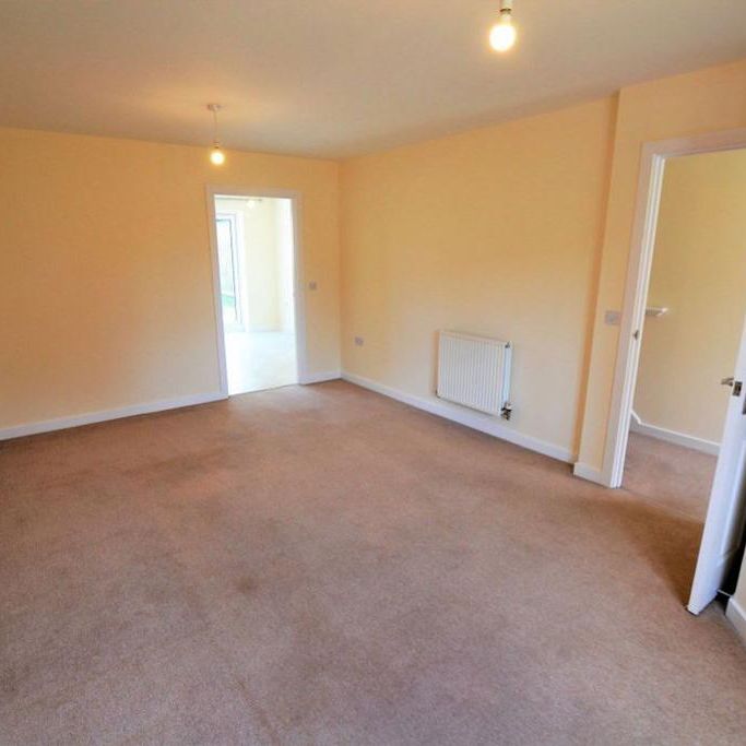 3 bedroom end of terrace house to rent - Photo 1
