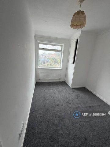 2 bedroom semi-detached house to rent - Photo 3