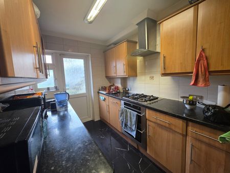 2 Bed Flat, Kenton Lane, HA3 - Photo 4