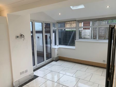 King Street, Radcliffe - Photo 2