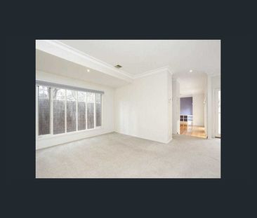 Modern 3-Bed, 2.5-Bath Townhouse with Dual Living Spaces, Double Ga... - Photo 1