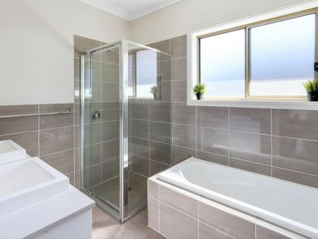 Stunning Home 4 Bedroom Home - Photo 4