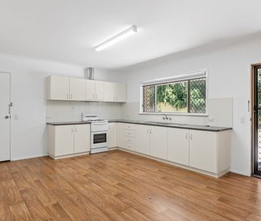 Updated & Convenient East Toowoomba Living! - Photo 4