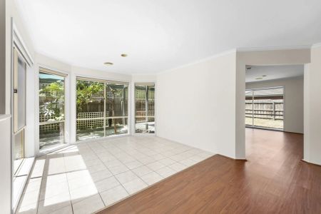 Spacious Family Living in the Heart of Hoppers Crossing - Photo 2