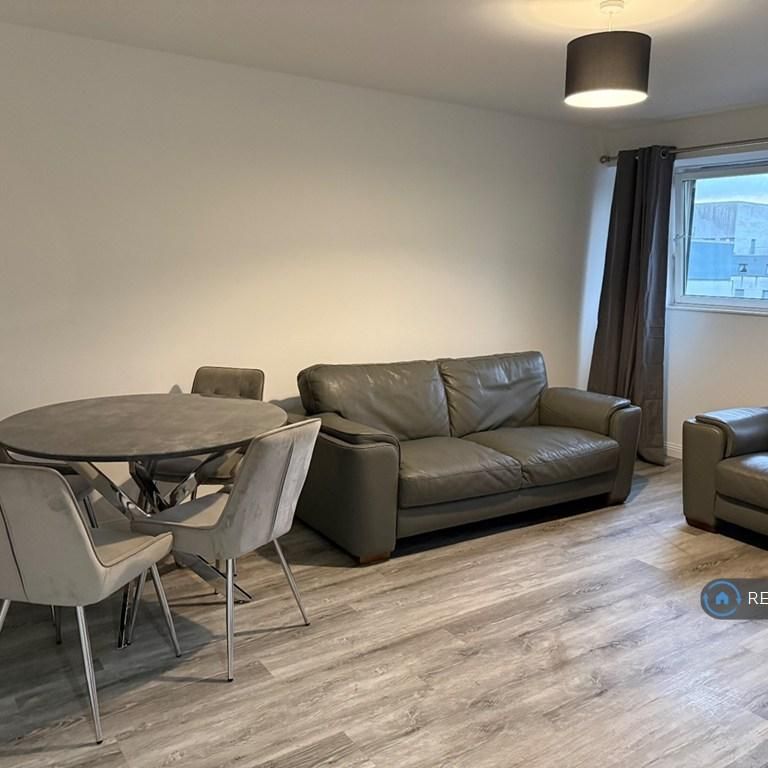 2 bedroom flat to rent - Photo 1