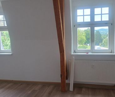 Helle Dachgeschosswohnung im Herzen von Erdmannsdorf - Photo 5