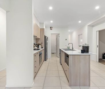 Modern Family Comfort in Alfredton - Photo 1