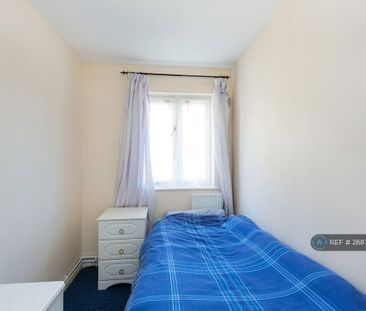 4 bedroom semi-detached house to rent - Photo 5