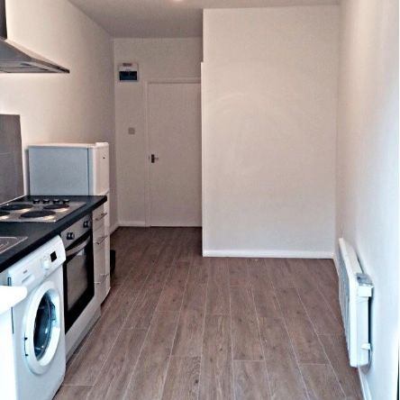 Studio Flat, Cranbrook Road, IG2 - Photo 1