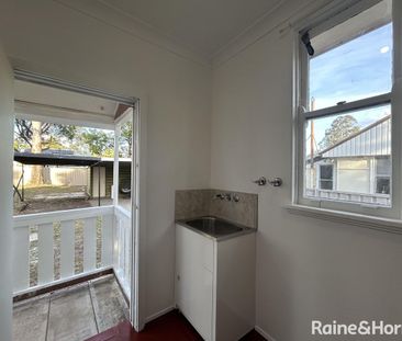 Spacious 3 Bedroom Home - Photo 2