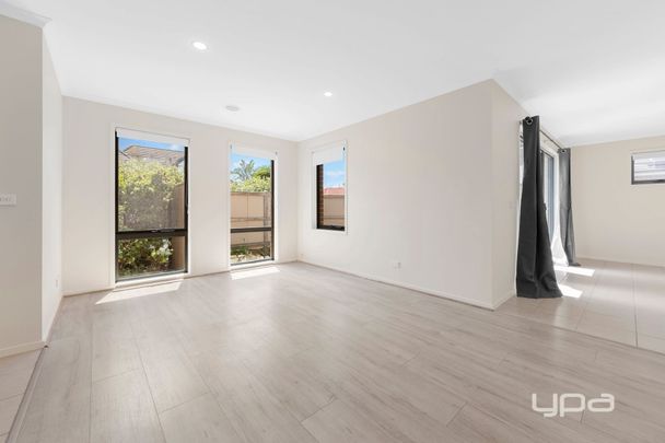 MODERN LIVING IN THE GROVE ESTATE - Photo 1