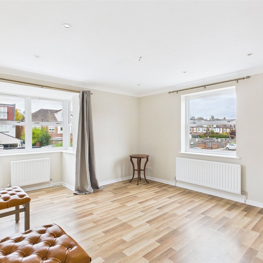 Dovecote Gardens, London, SW14 - Photo 1