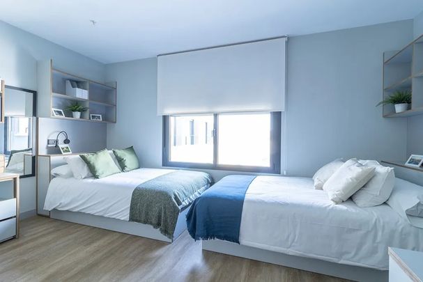 Calle Camilo José Cela, Sevilla, Andalusia 41018 - Photo 1