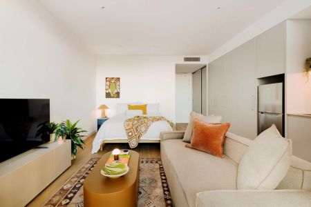 Studio (Furnished) - Photo 2