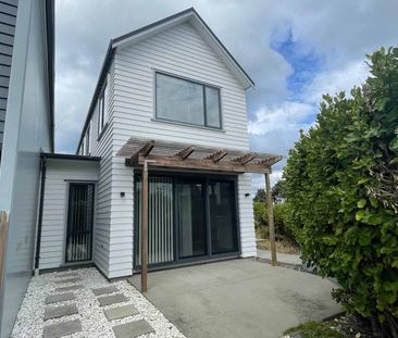 4 bedrooms + Double garage - Photo 1