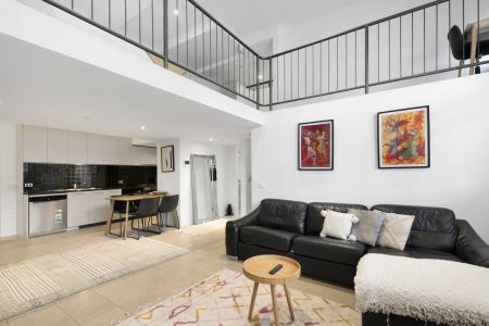 Loft-Style living with the best of the Paris-End on the doorstep - Photo 3