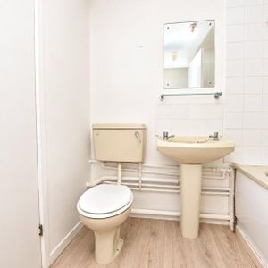 Rushdon Close, Romford, Essex, RM1 - Photo 3