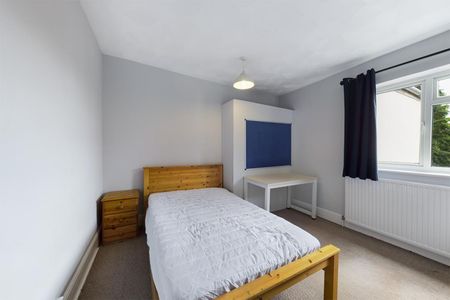 4 bedroom House To Let - Photo 5