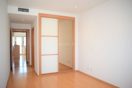 VISTA RIO - APARTAMENTO DE 4 ASSOALHADAS E PARQUEAMENTO - Photo 4