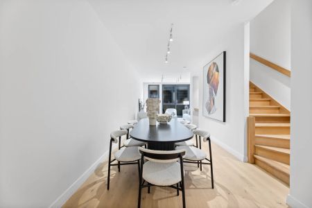 Luxurious living in a prestigious Hotham Hill location - Photo 3