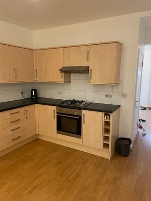 2 Bed Terraced House, Oakwood Avenue, CR4 - Photo 1