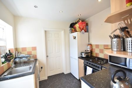 3 Bed - Trewitt Road, Heaton - Photo 5