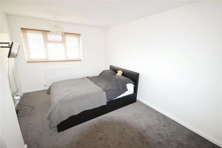 2 bedroom end of terrace house to rent - Photo 2
