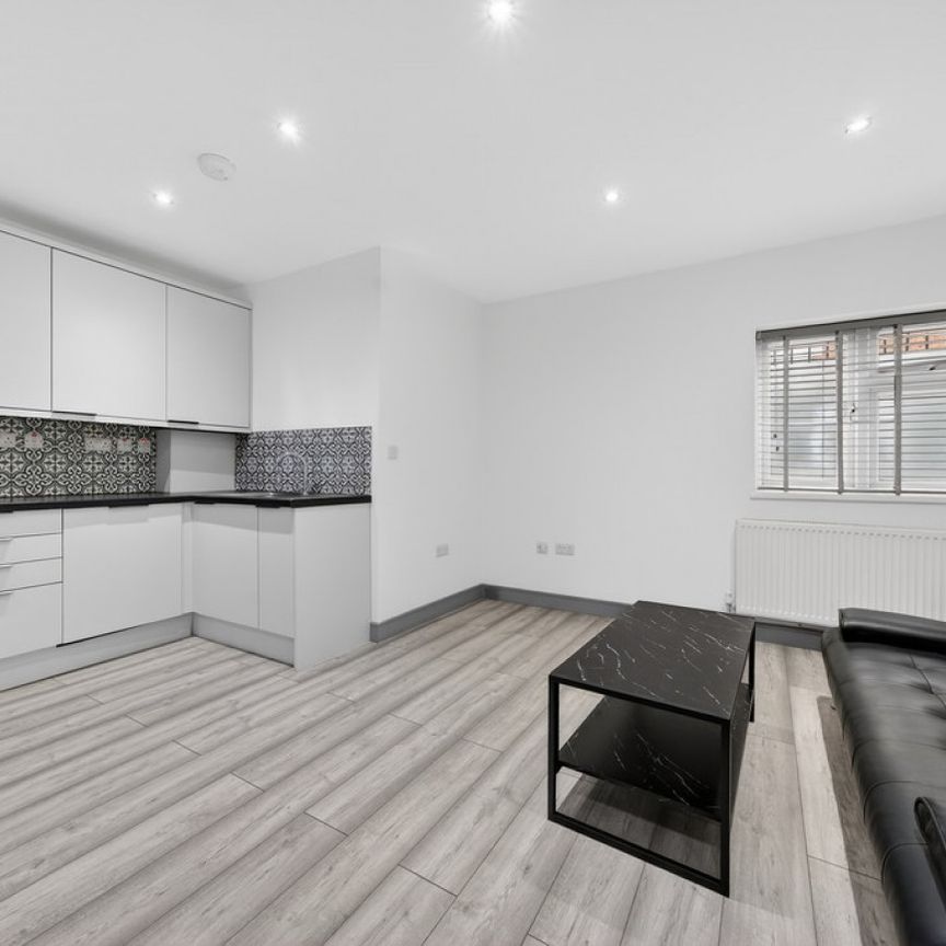 York Place, Ilford IG1 - Photo 1