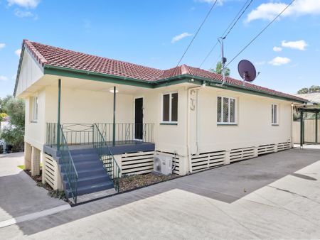 21 Luprena Street, Mansfield QLD 4122 - House For Rent | Domain - Photo 3