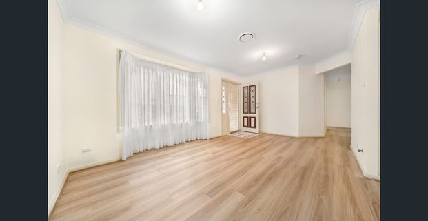 Freshly Painted 3 Bedroom Villa - Photo 1