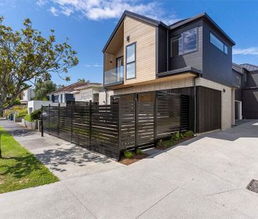 Stylish Westmere Townhouse - Photo 4