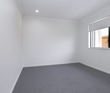 Spacious family home in the heart of Jimboomba - Photo 6