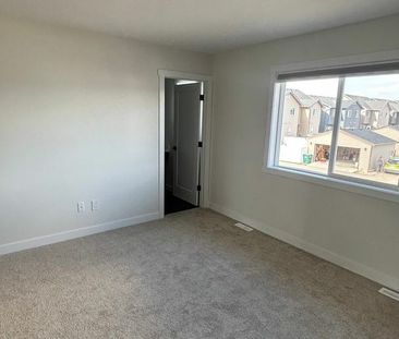*BRANDE NEW* 3 Bedroom Upper Unit in Brighton - Photo 6