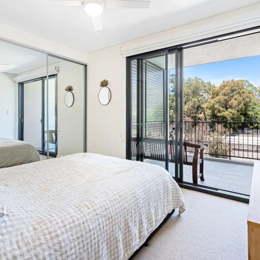 “Contemporary Oversized Luxurious One Bedroom Apartment” - Photo 1