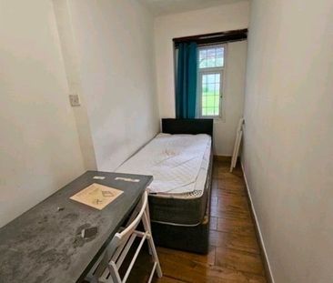 Room in a Shared House, Kingsway, HA9 - Photo 4