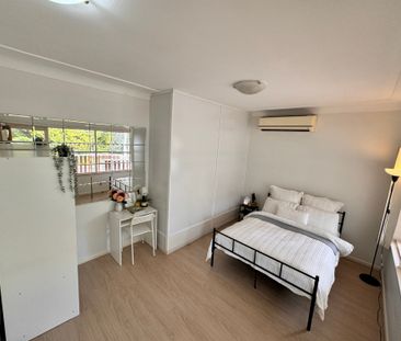Sylvania - Photo 1