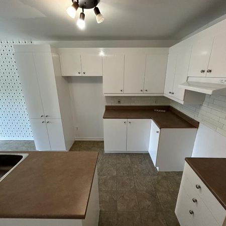 JOLI 4 1/2 À LOUER À MASCOUCHE DISPONIBLE IMMÉDIATEMENT - Photo 3