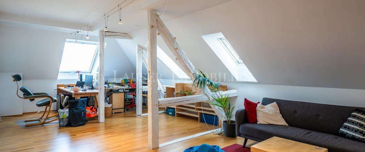 Großzügige Drei-Zimmer-DG-Wohnung in der Nähe des Feuersees - Photo 1