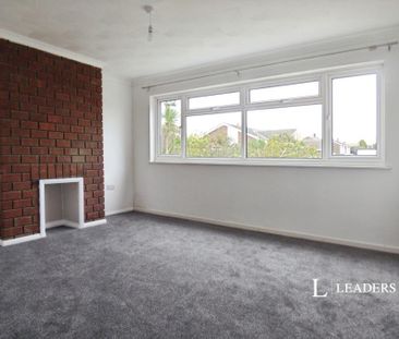 3 bedroom house to rent Henfield Close, Goring-by-Sea, Worthing, West Sussex, BN12 - Photo 2