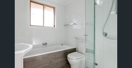 Modern two bedroom villa located in a quiet block - moments away from scenic river views - Photo 4