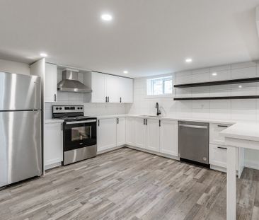 Bright 2 Bedroom Lower Unit in Welland! - Photo 2