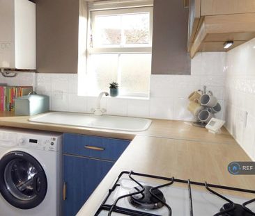 2 bedroom semi-detached house to rent - Photo 4