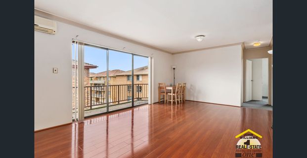 "Neat Riverpark Drive Unit" - Photo 1