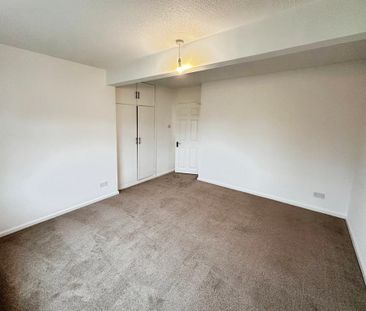 4 bedroom semi-detached house to rent - Photo 5