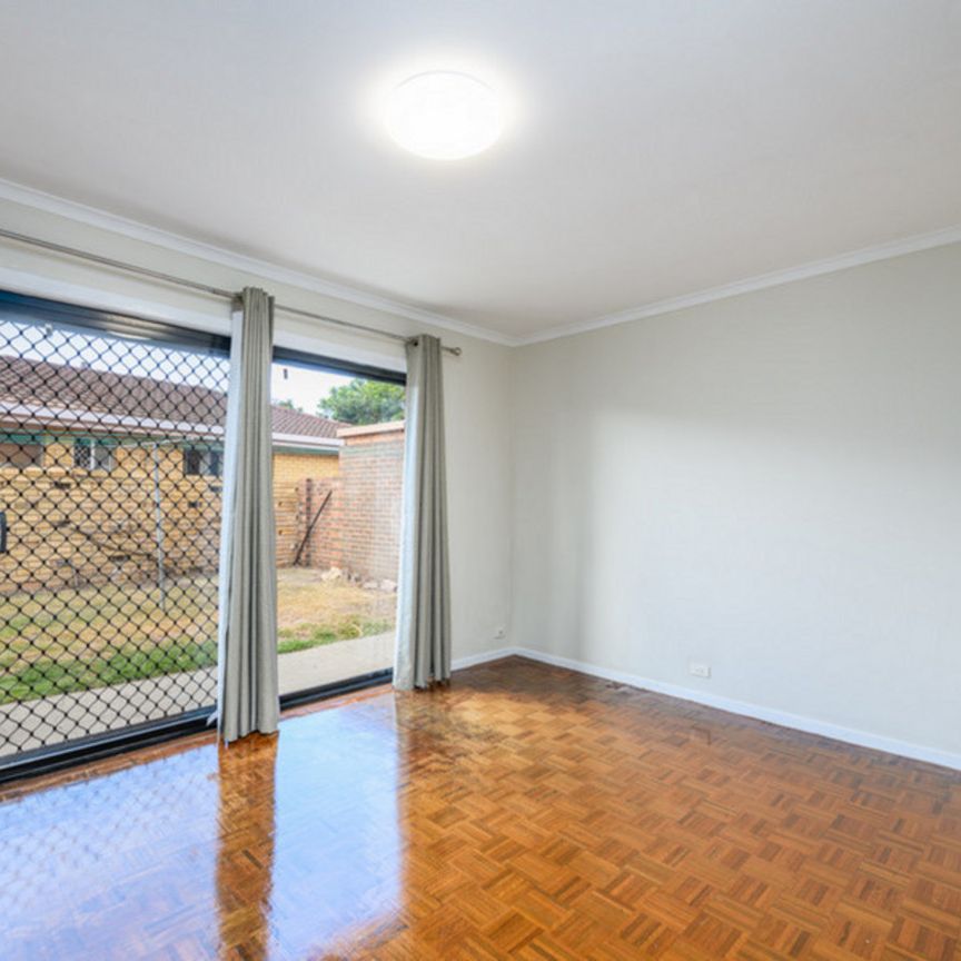 27 Vaggelas Crescent, Biggera Waters - Photo 1